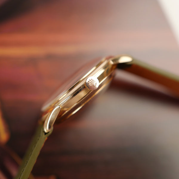 Profil du boîtier et couronne Rolex signée