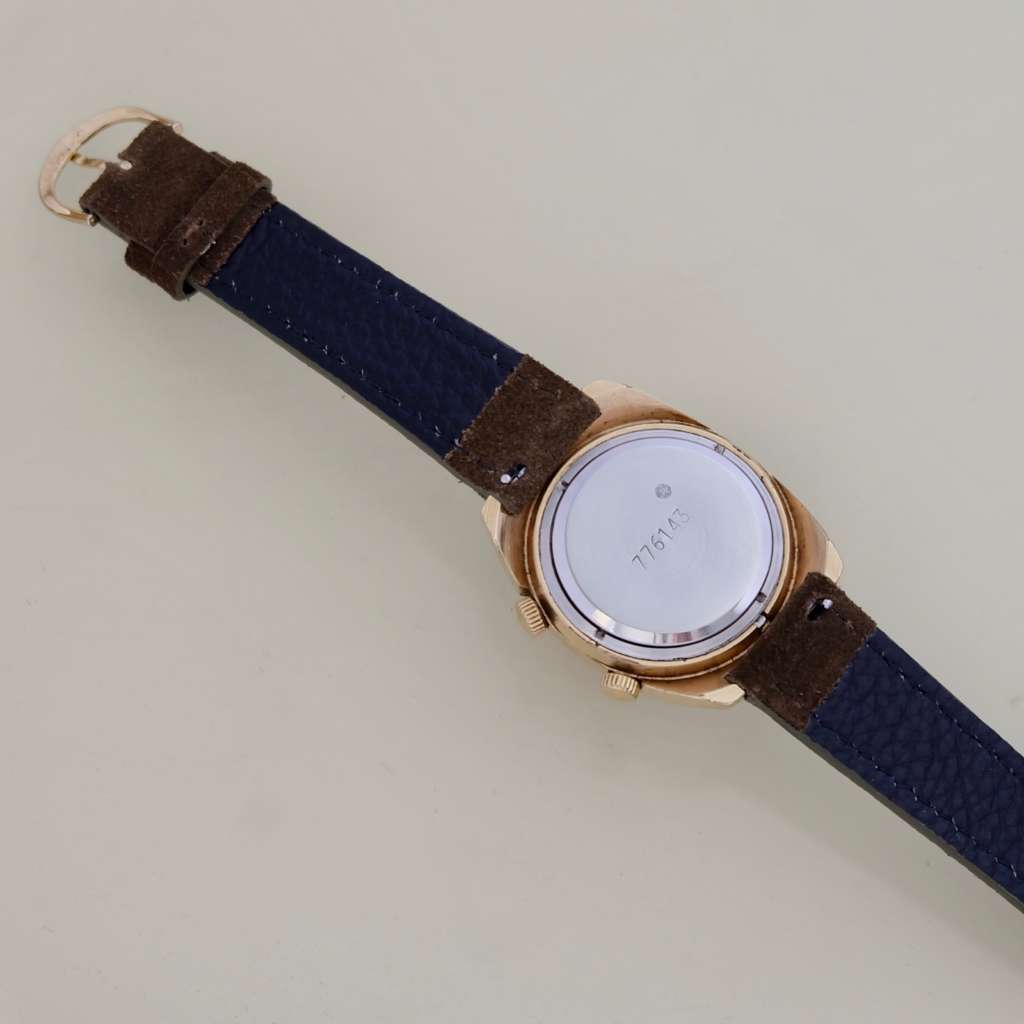 Poljot alarm montre sovietique ancienne nubuck green