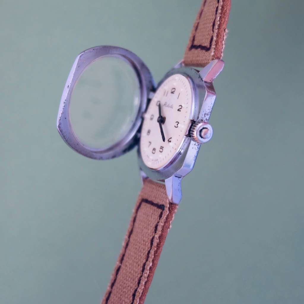 Raketa blind tact braille blanche vintage