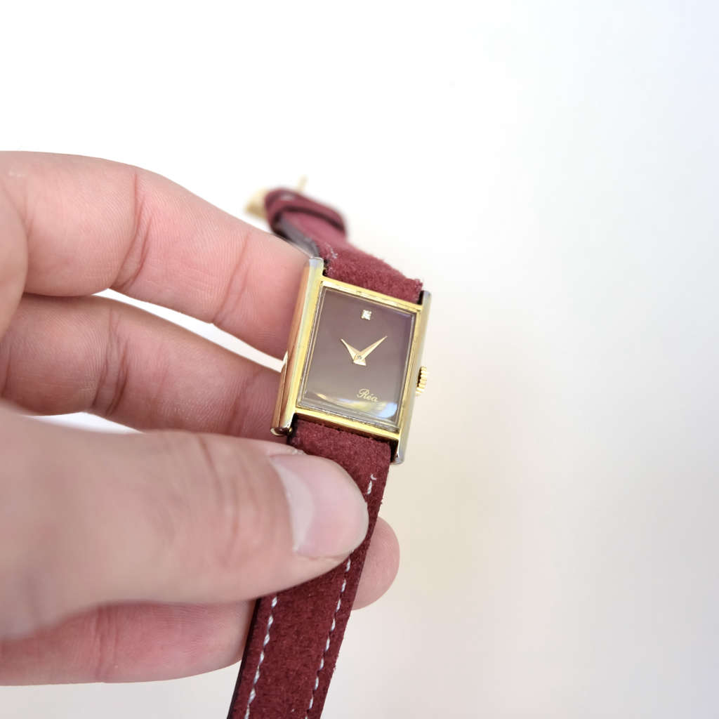 Montre carrée dorée femme vintage