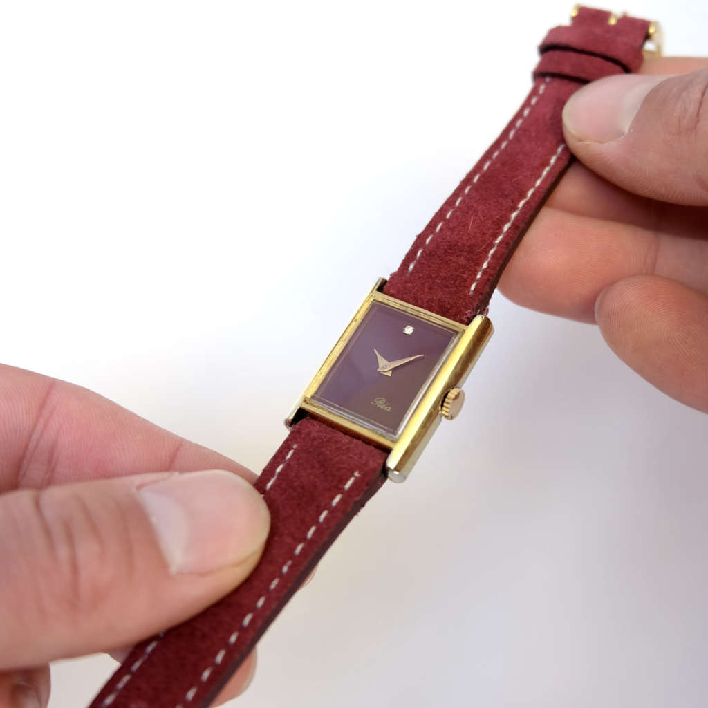 Montre rectangle vintage dorée mécanique