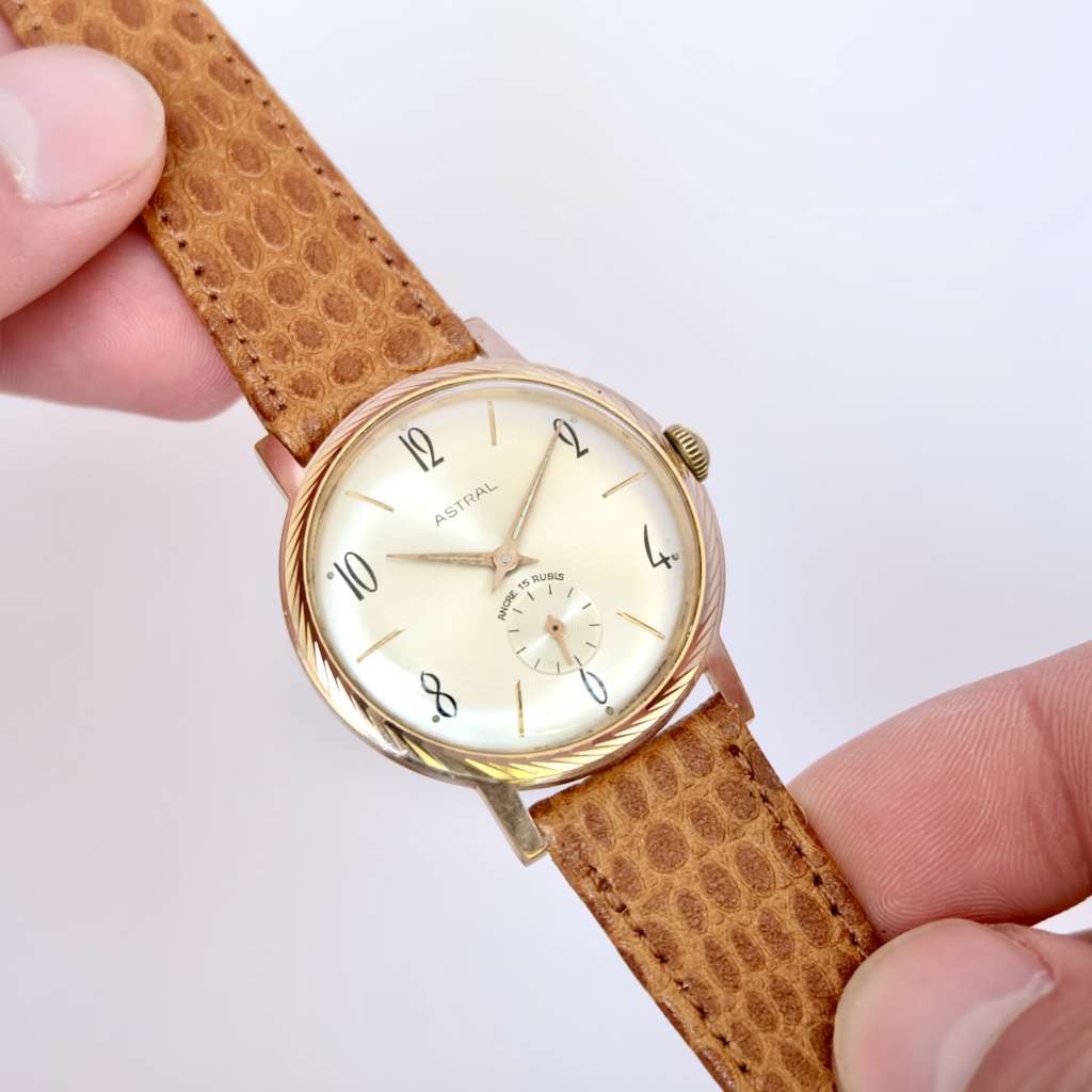 montre barcelet marron beige femme or mecanique