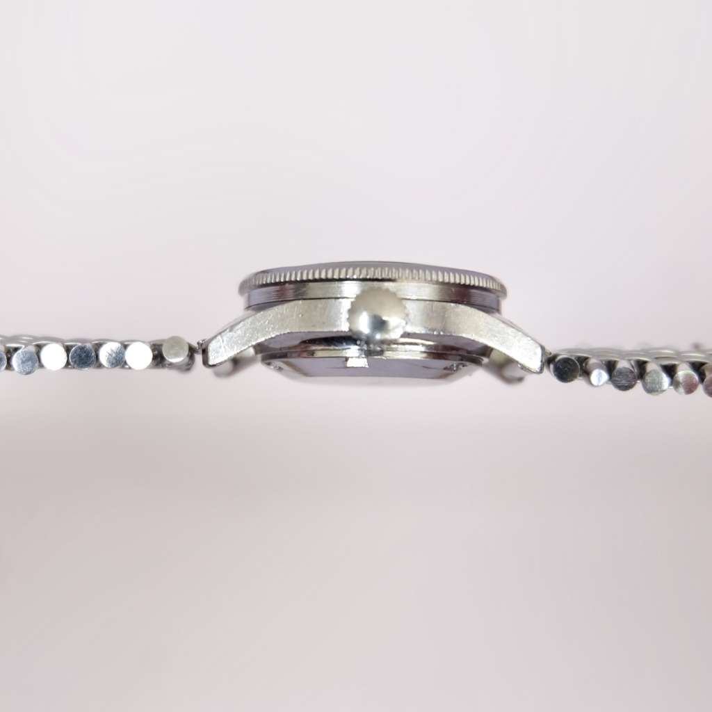 montre femme bracelet metal plongee sport vintage