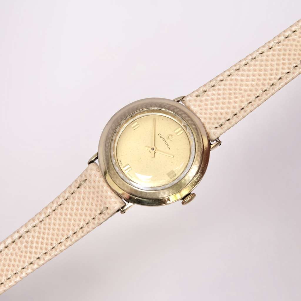 montre femme doree or fine mecanique a remonter plate