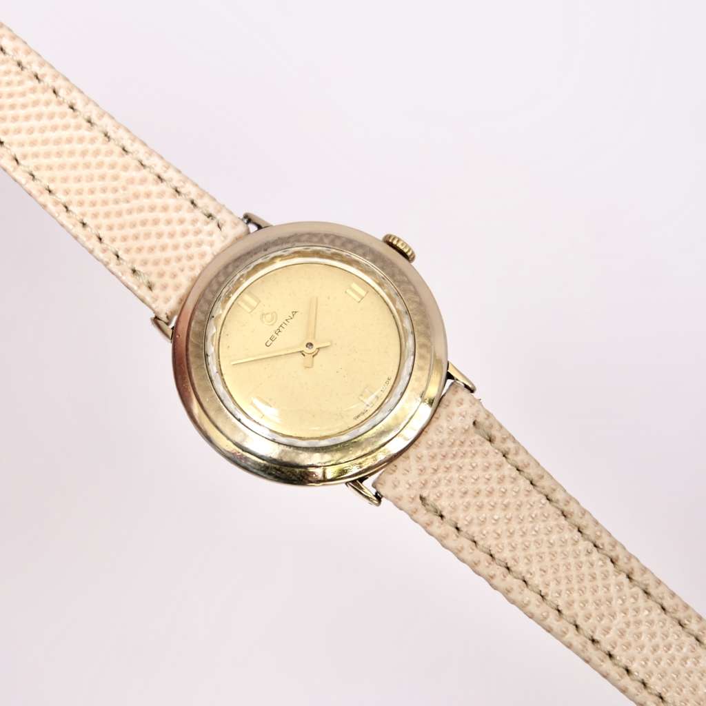 montre femme doree or fine mecanique a remonter plate jolie