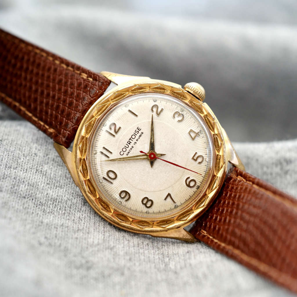 Montre ancienne courtoise vintage Montre ancienne courtoise vintage