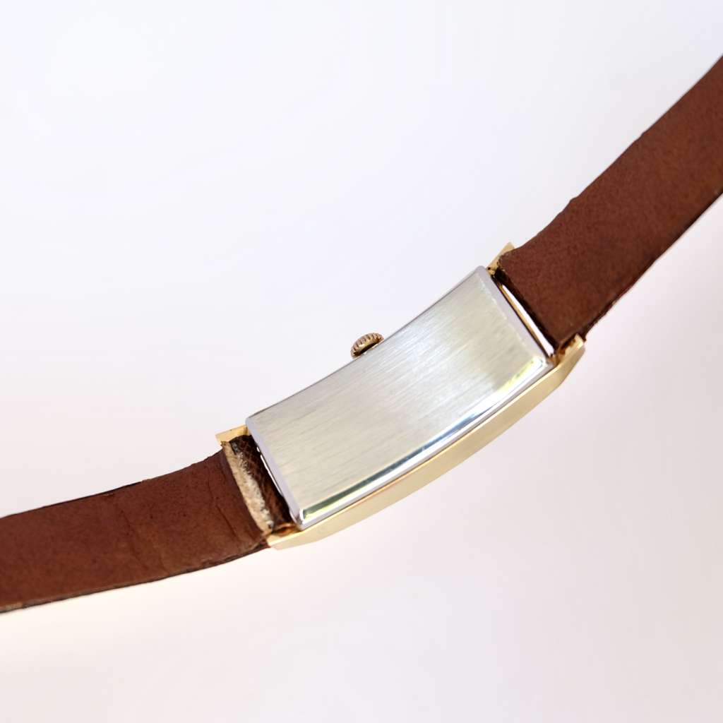 Montre ancienne curvex vintage Montre ancienne curvex vintage