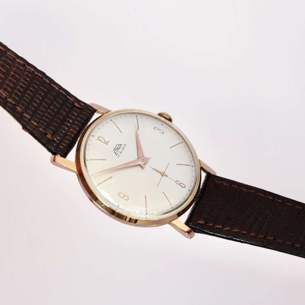montre neuve de stock vintage annee 1950 Montre neuve de stock vintage années 1950