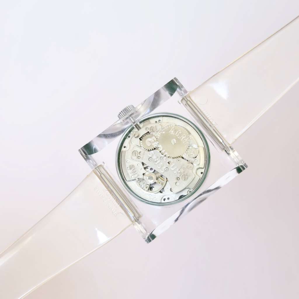 Montre numérique mécanique à guichet vintage Montre numérique mécanique à guichet vintage