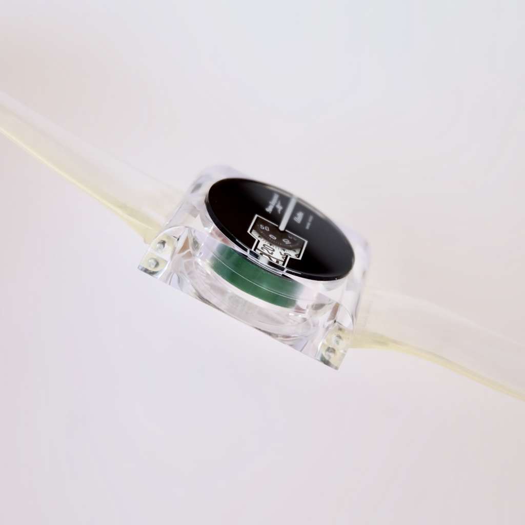 Montre à guichet vintage noir transparente heures sautantes Montre à guichet vintage noir transparente heures sautantes