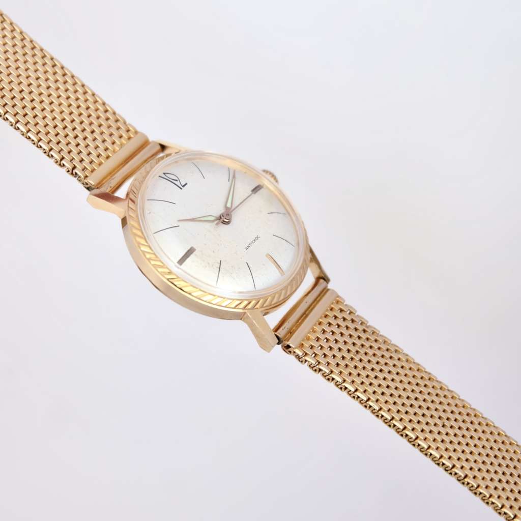 Montre ancienne idée cadeau femme bracelet maille milanaise doré or Montre ancienne idée cadeau femme bracelet maille milanaise doré or