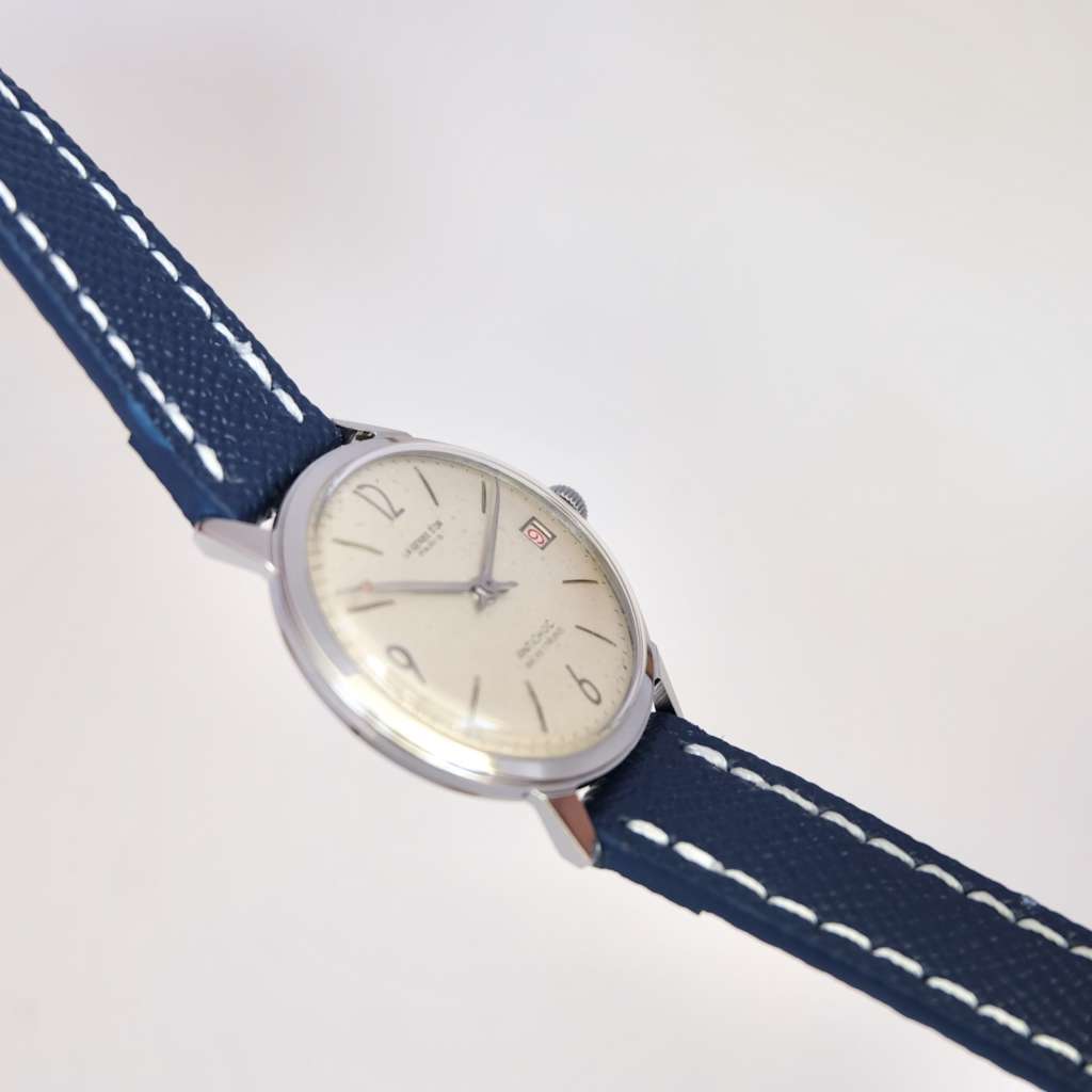 Montre ancienne vintage mécanique Montre ancienne vintage mécanique