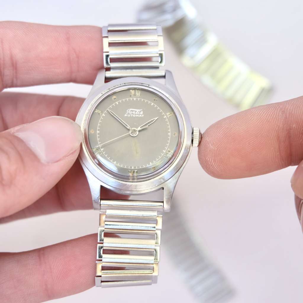 Montre bracelet acier mécanique histoire