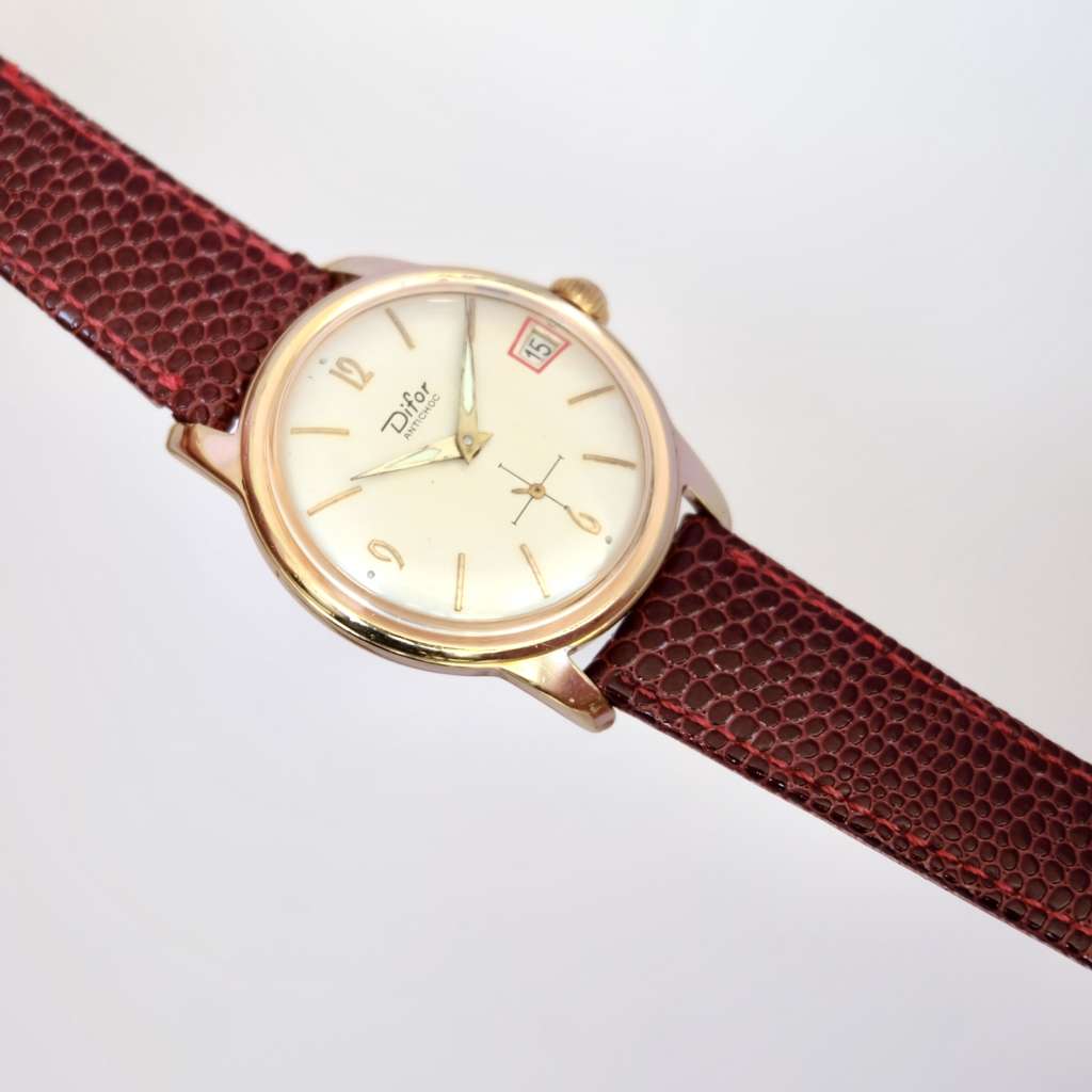 Montre bracelet doré vintage