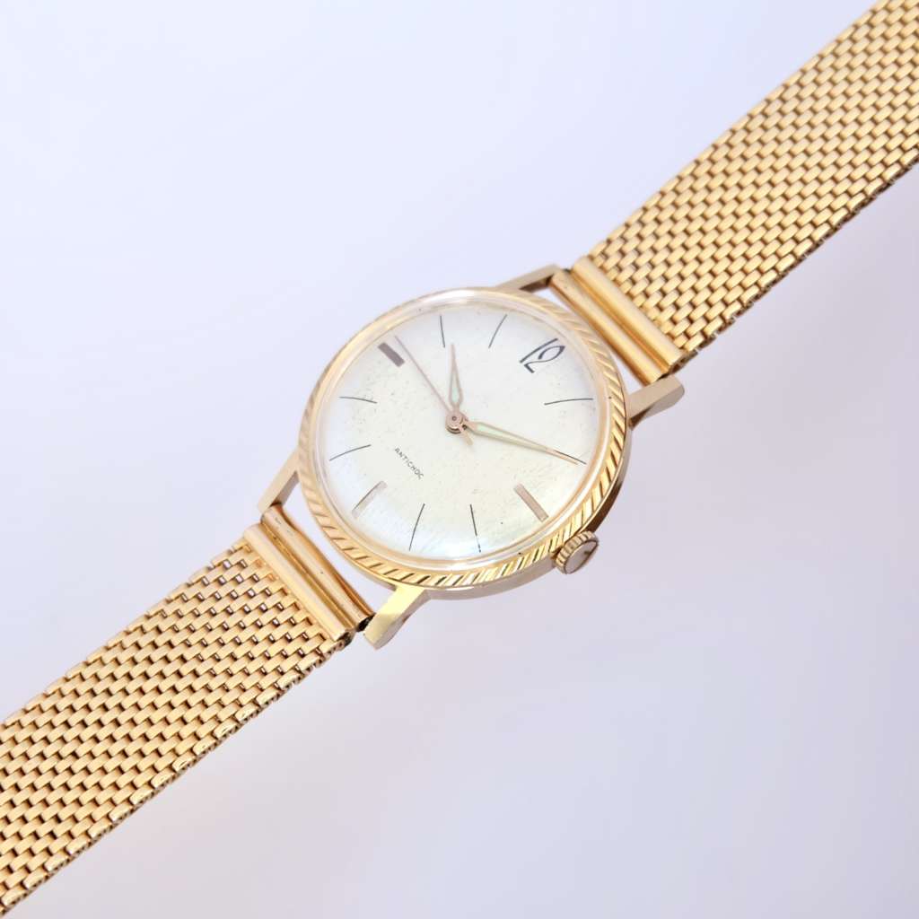 Montre costume anonyme fine années 1960 plaquée or
