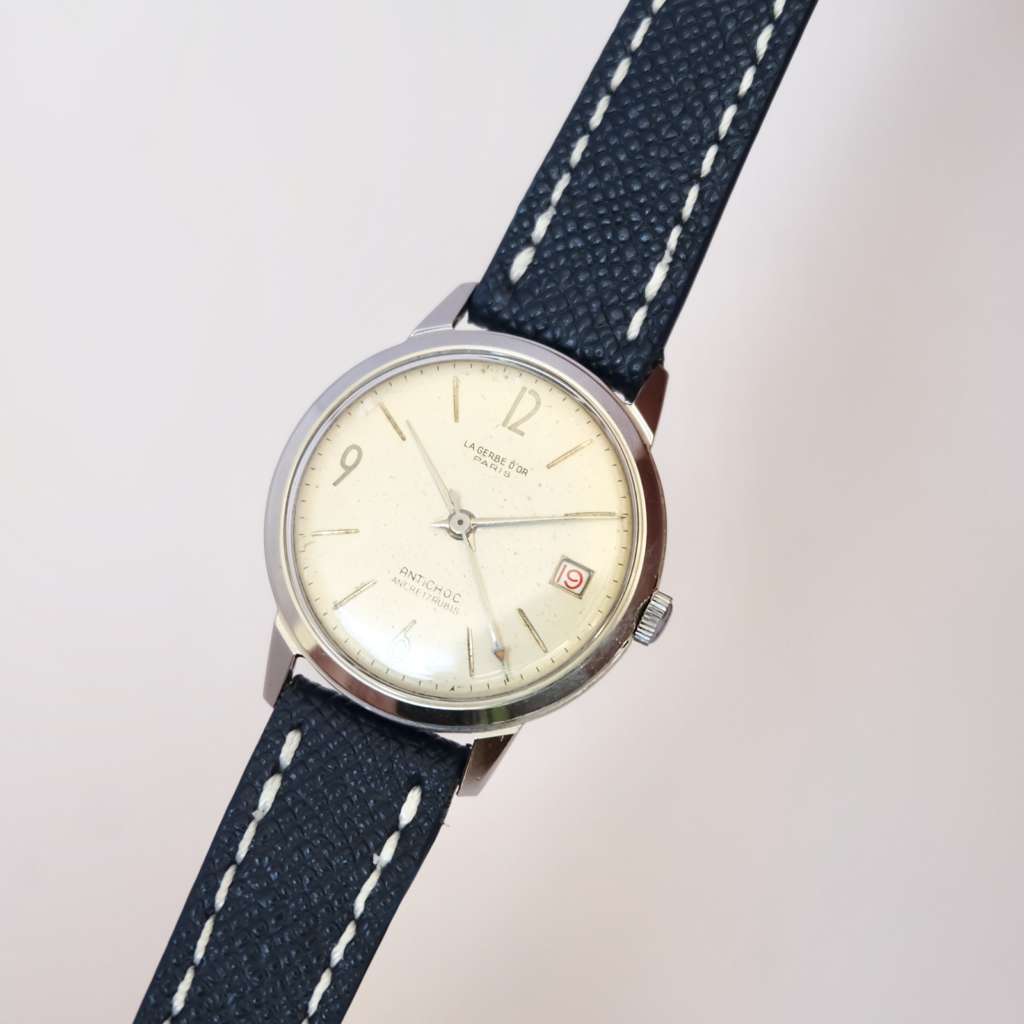 montre costume bleu acier vintage Montre costume bleu acier vintage