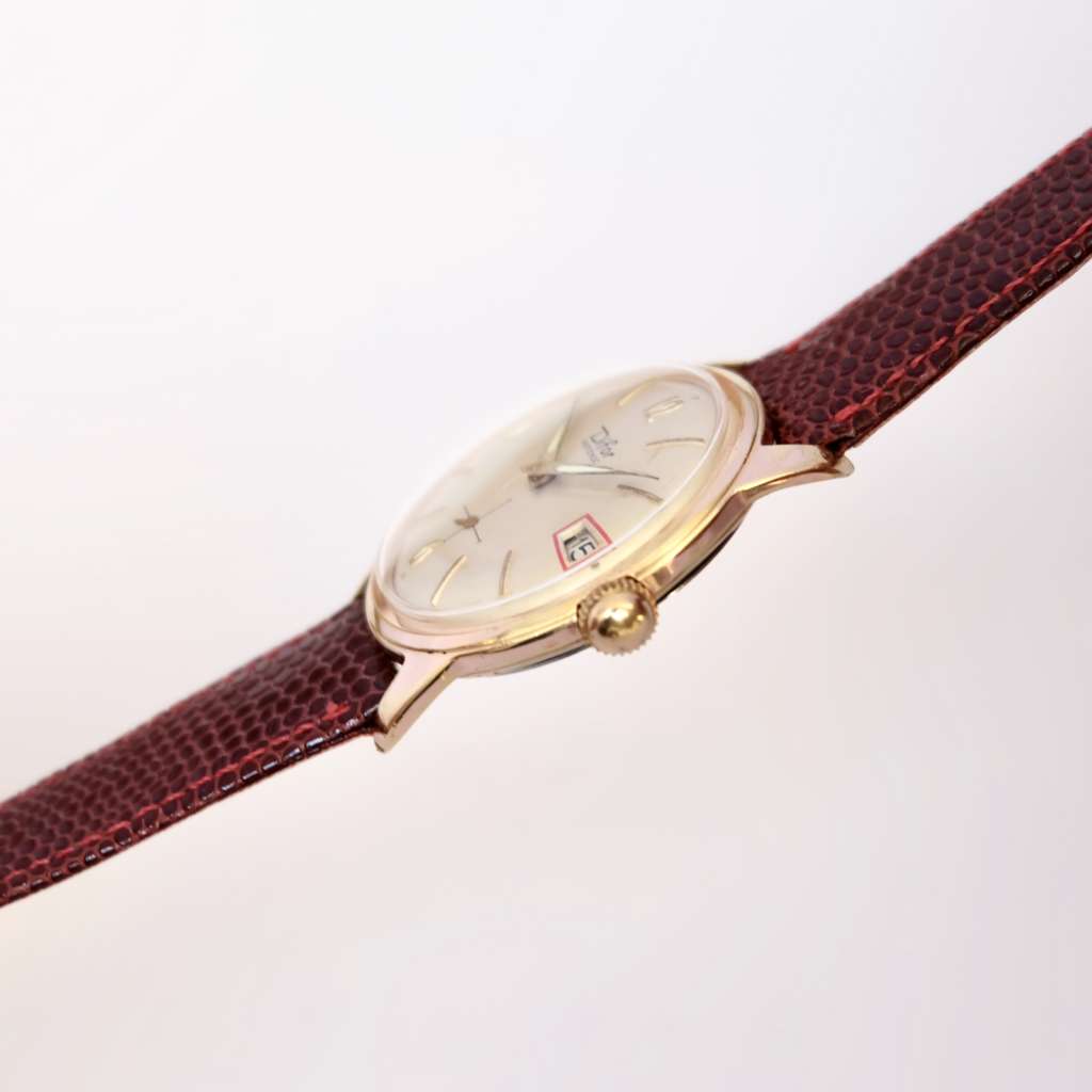 Montre costume plate dorée vintage