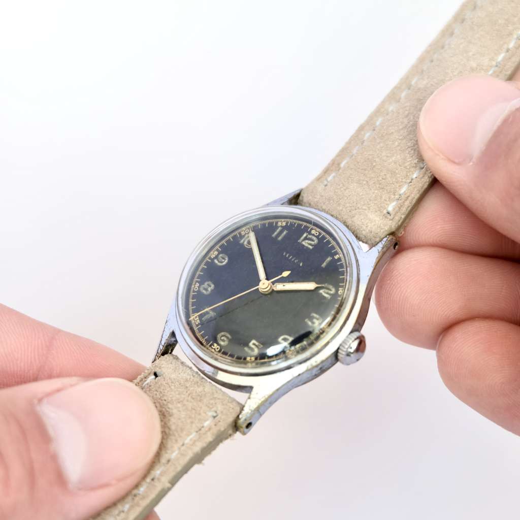 Montre vintage beige Montre vintage beige mira