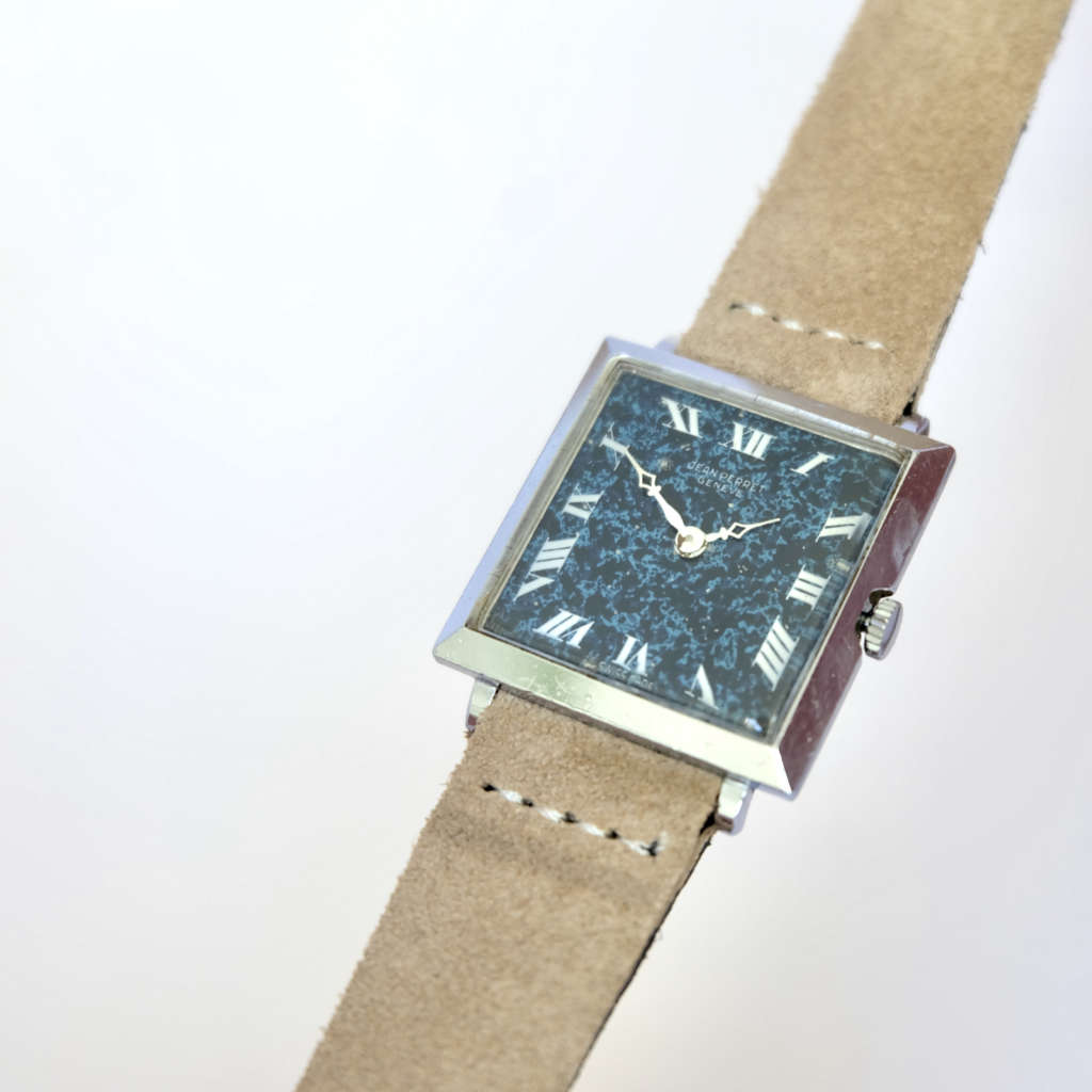 Jolie montre femme carrée Jolie montre femme carrée