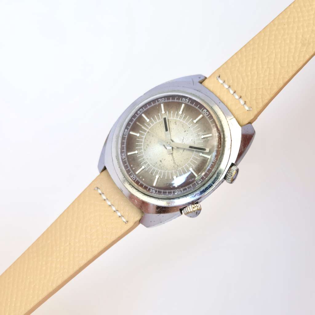 Montre mécanique soviétique système alarme mémovox Montre mécanique soviétique système alarme mémovox