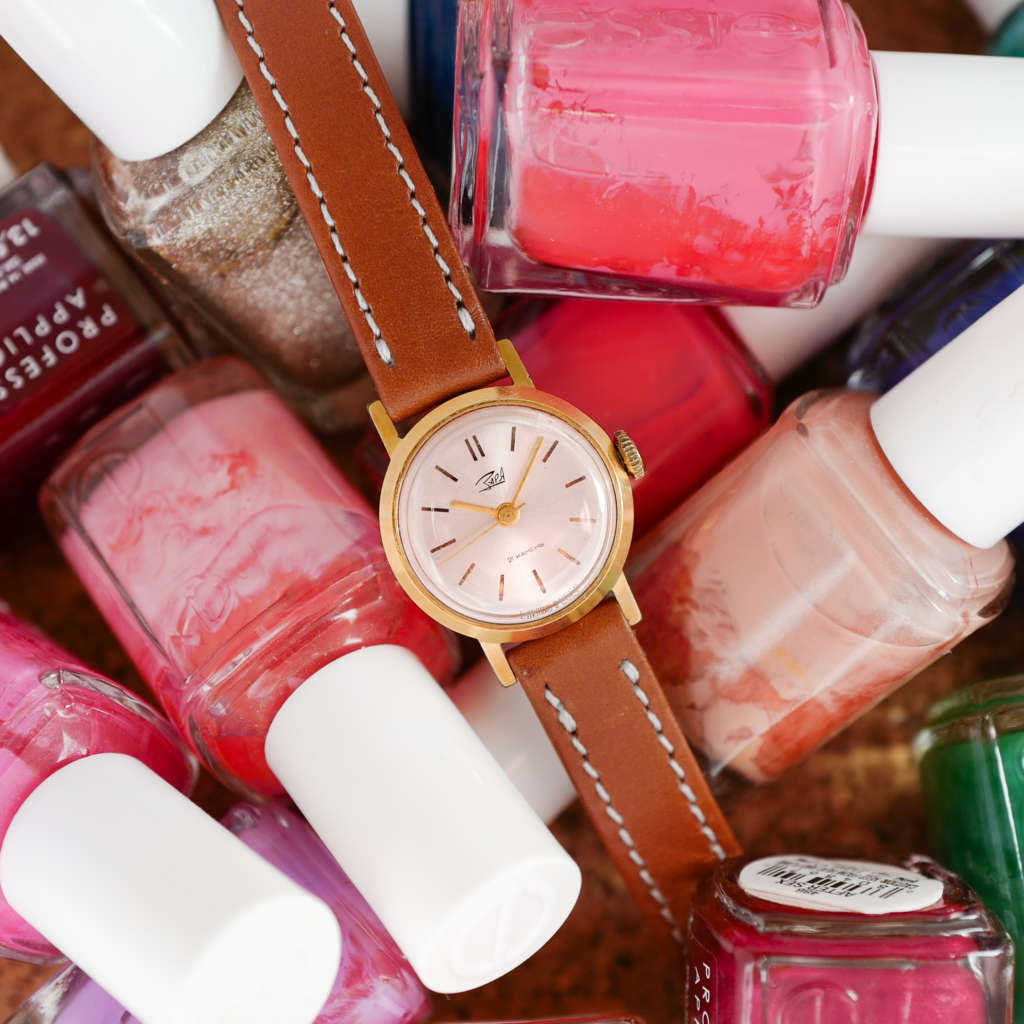 Jolie montre femme dorée double tour mecanique Jolie montre femme dorée double tour mecanique