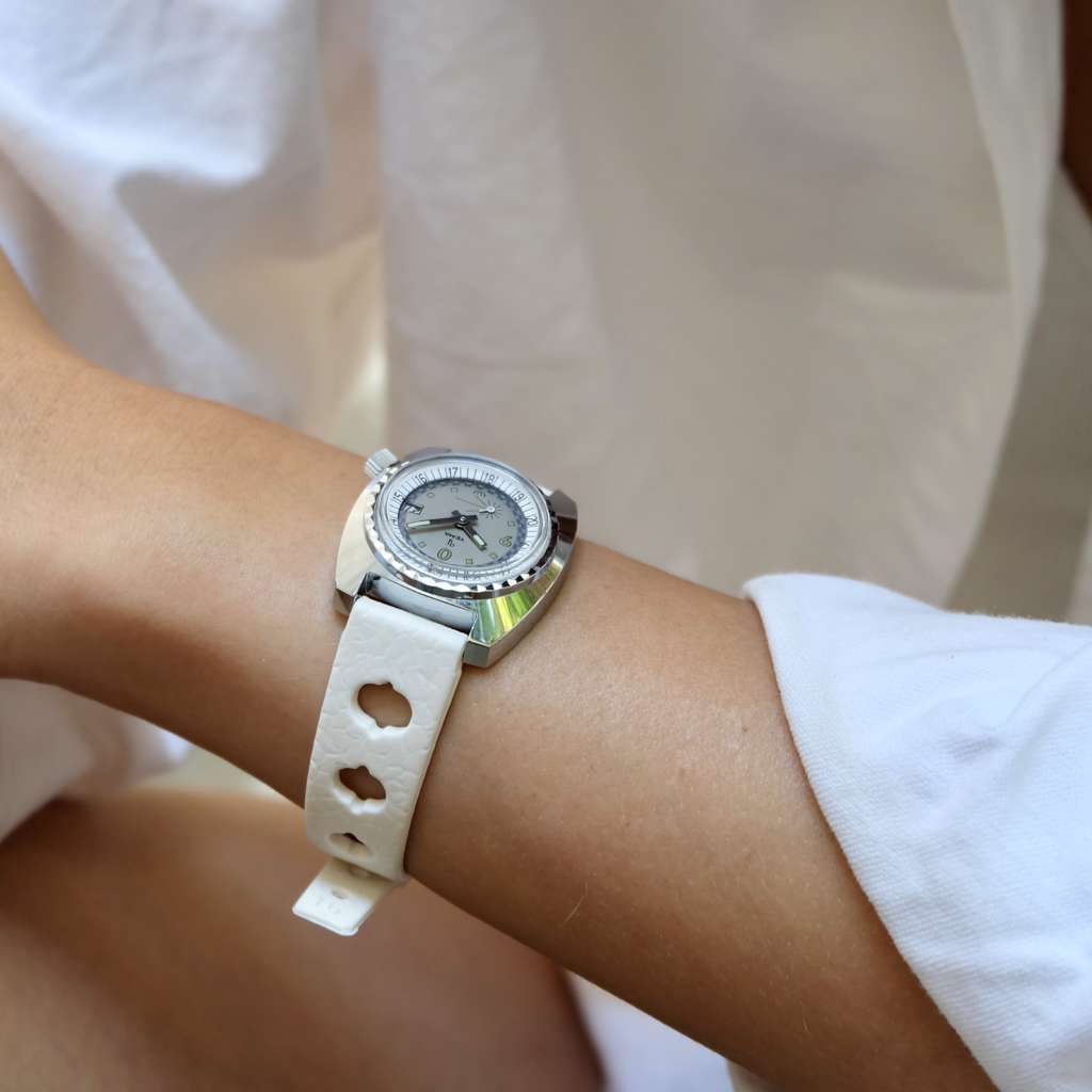 Jolie montre femme idée cadeau Yema Jolie montre femme idée cadeau Yema