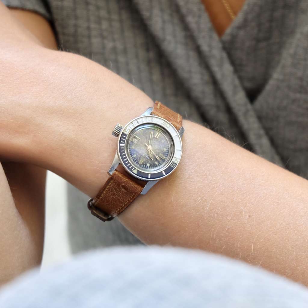 jolie montre vintage bleu lunette bakelite plongeuse jolie montre vintage bleu lunette bakelite plongeuse