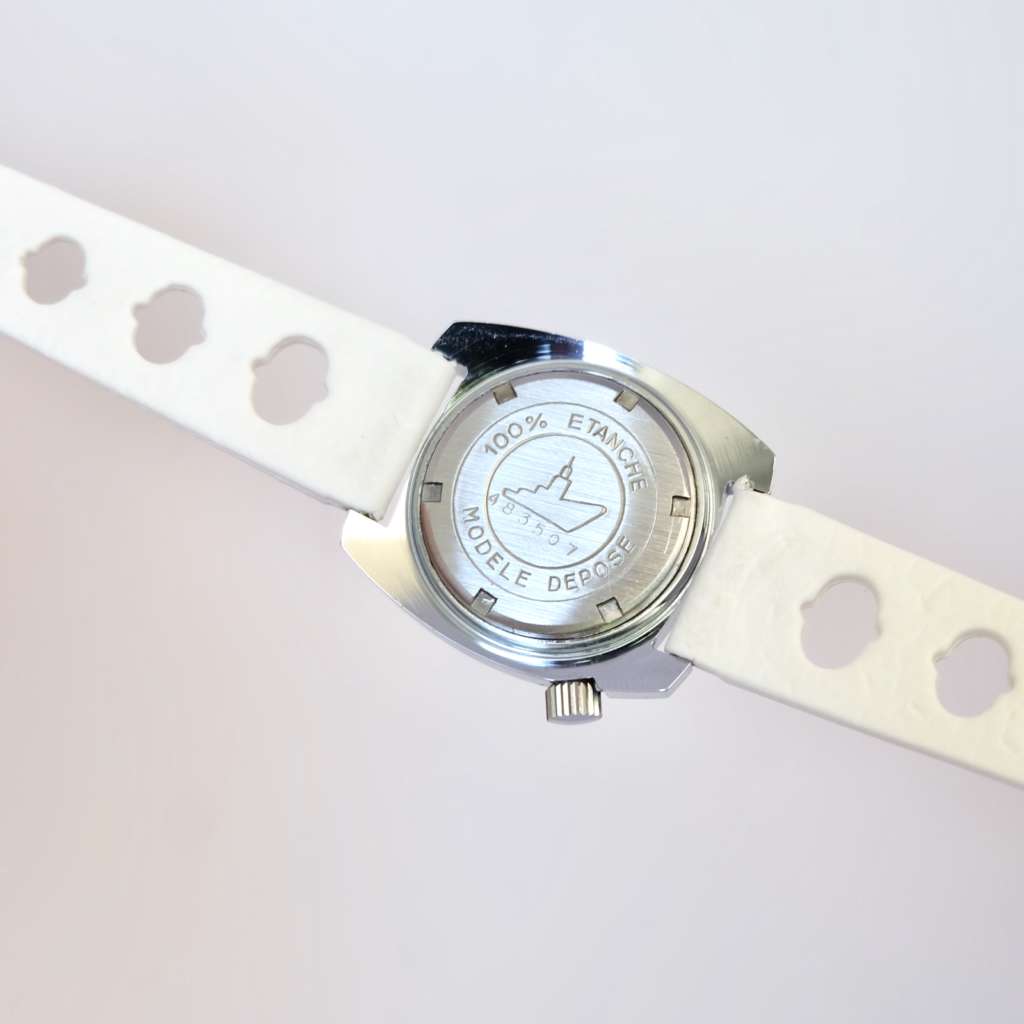 jolie montre vintage neuve tres bon etat yema Jolie montre vintage neuve très bon état Yema