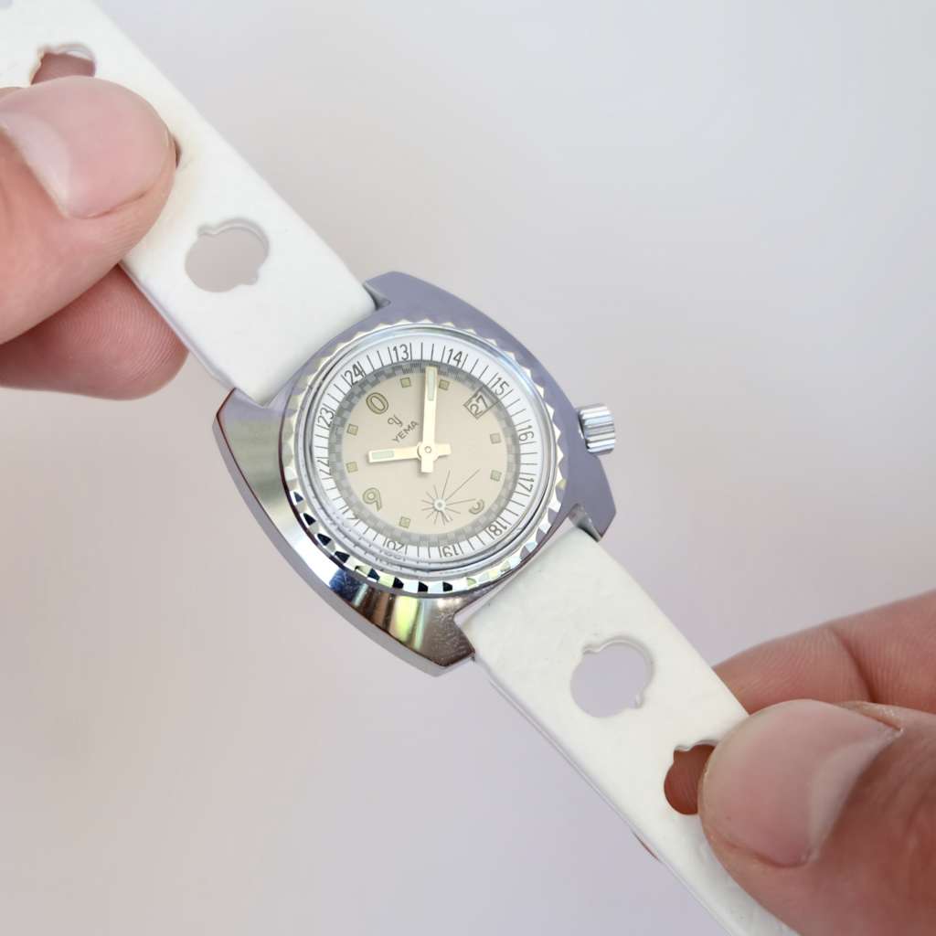 Montre étanche femme ancienne Yema Montre étanche femme ancienne Yema