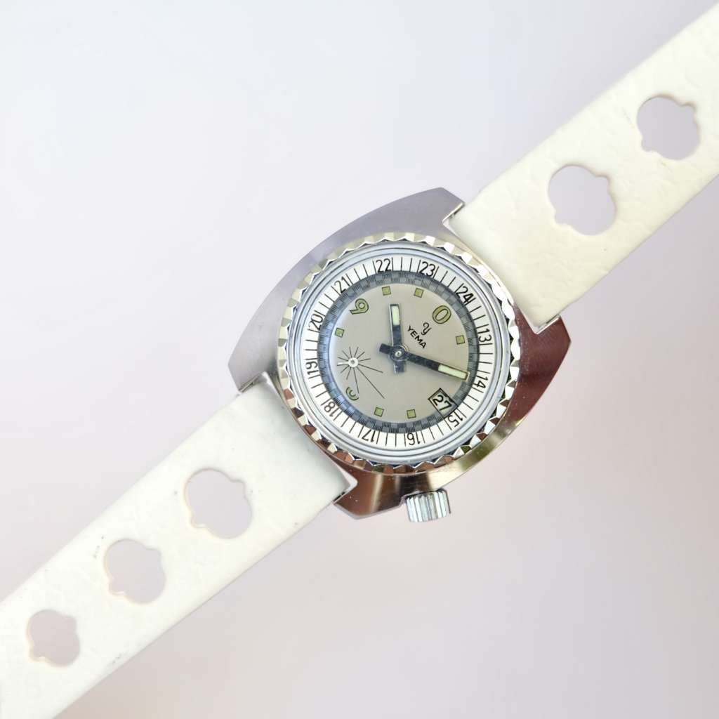 Yema française montre vintage neuve de stock