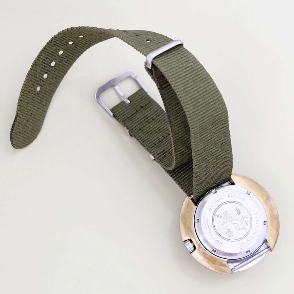 Sandro sport montre plongée mécanique années 1980 orange atypique vintage ancienne back Sandro sport montre plongée mécanique années 1980 orange atypique vintage ancienne back