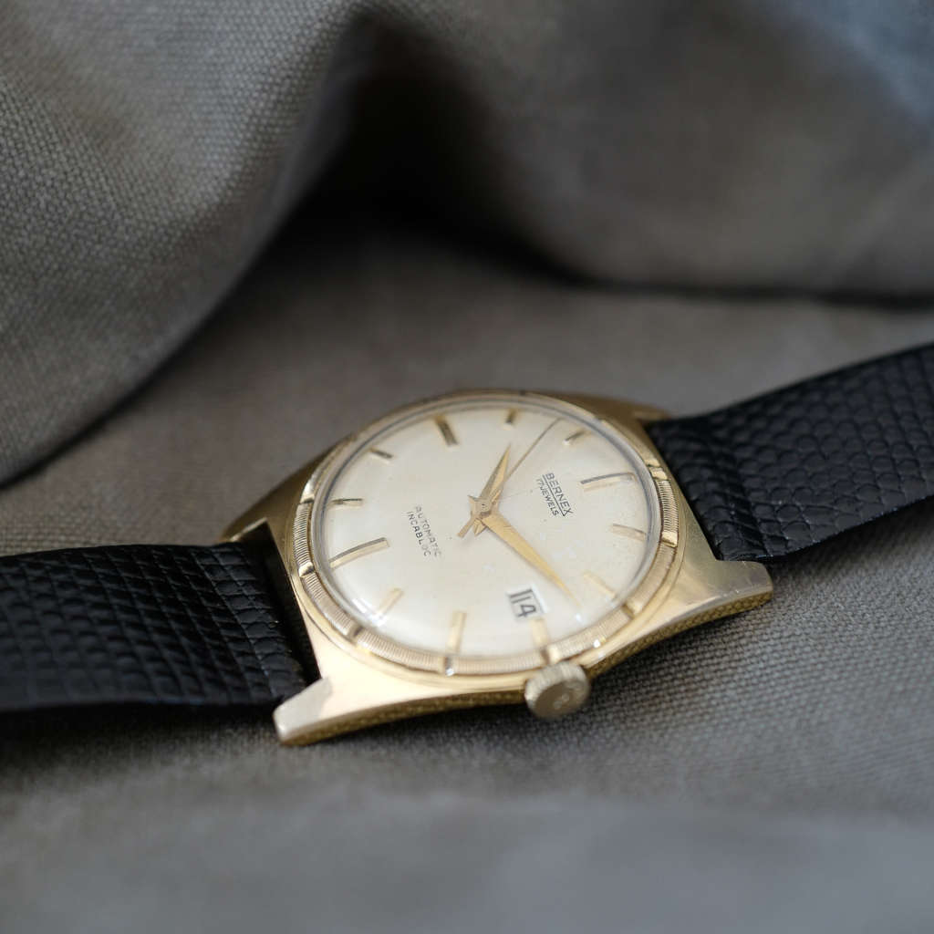 Ancienne montre auto manuelle Ancienne montre auto manuelle