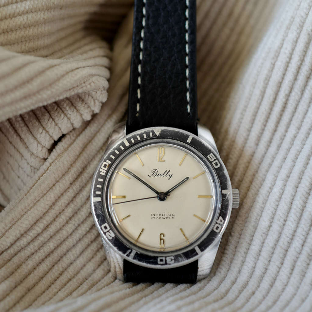 Jolie montre ronde ancienne mécanique