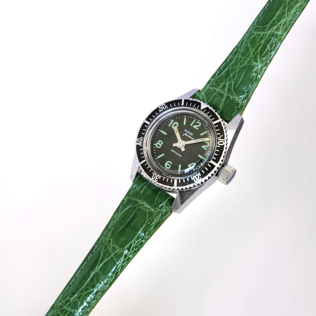 Mini montre femme plongée Mini montre femme plongée