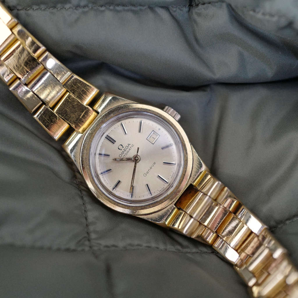 Mini montre or Omega automatique pour femme