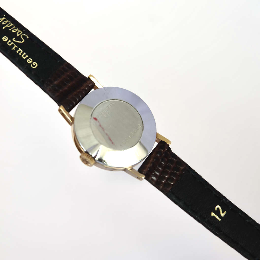 Montre à remontage femme Longines vintage bracelet cuir marron Montre à remontage femme Longines vintage bracelet cuir marron