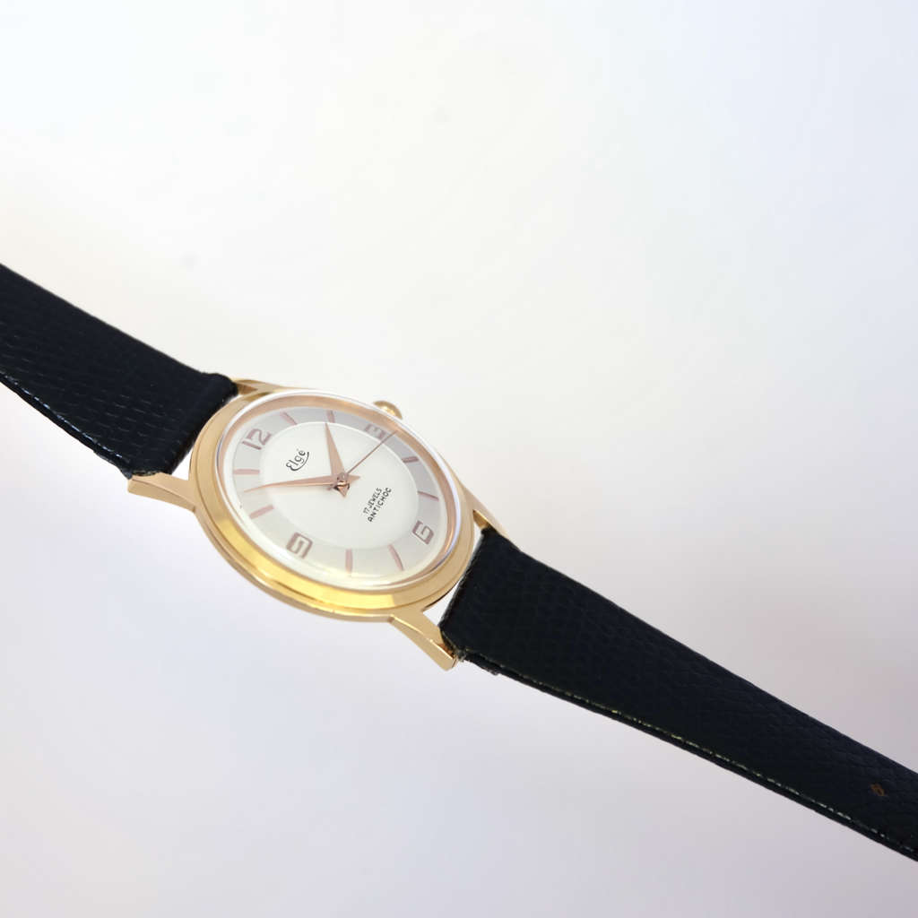 Montre ancienne neuve de stock vintage ronde plaquée or Montre ancienne neuve de stock vintage ronde plaquée or