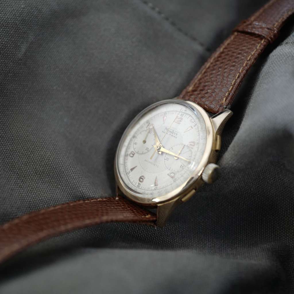 Montre chronographe Suisse Monvis or 18k