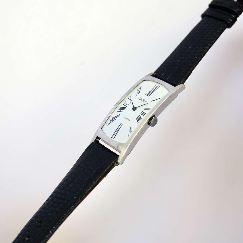 Montre française cintrée ancienne