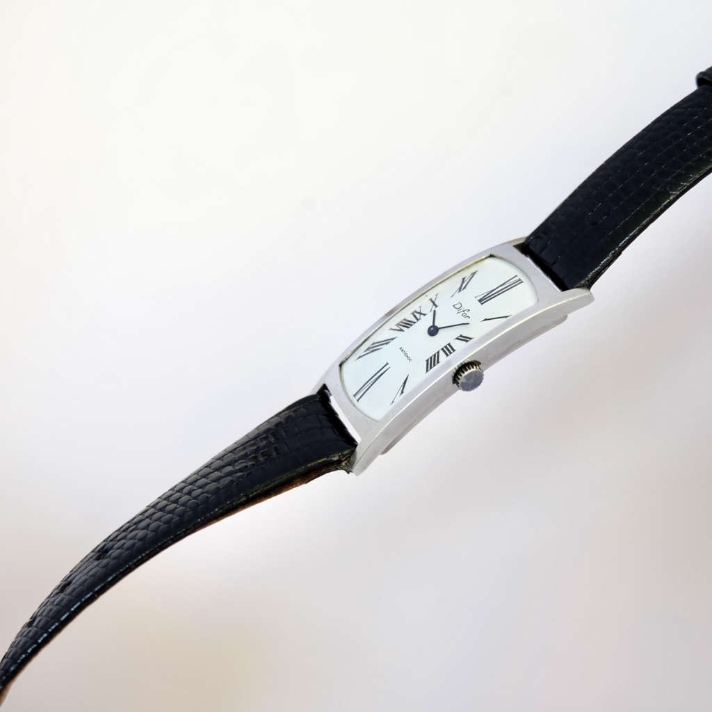 Montre française cintrée vintage