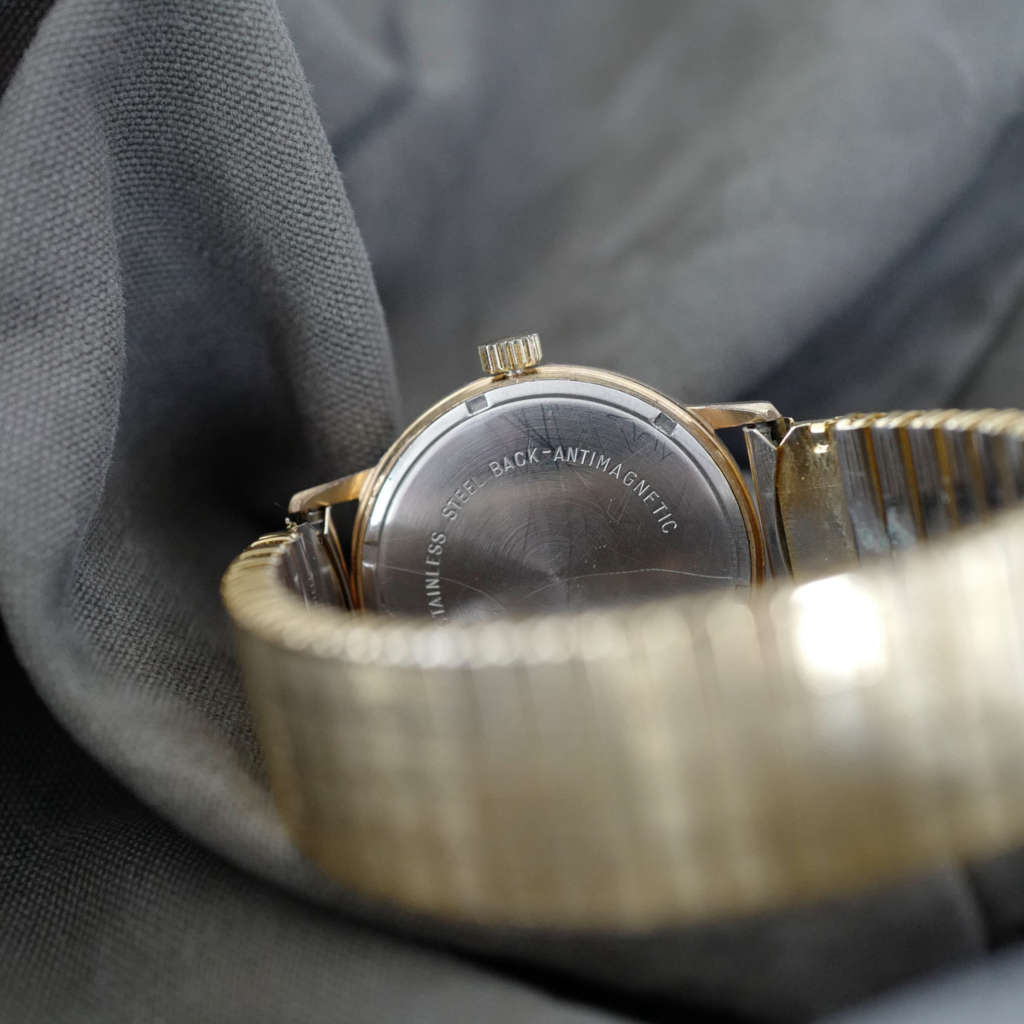 Montre manuelle vintage dore oé