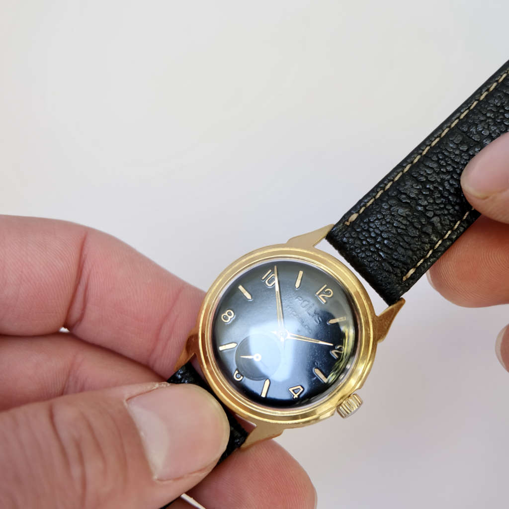 Montre mécanique cadran restauré noir