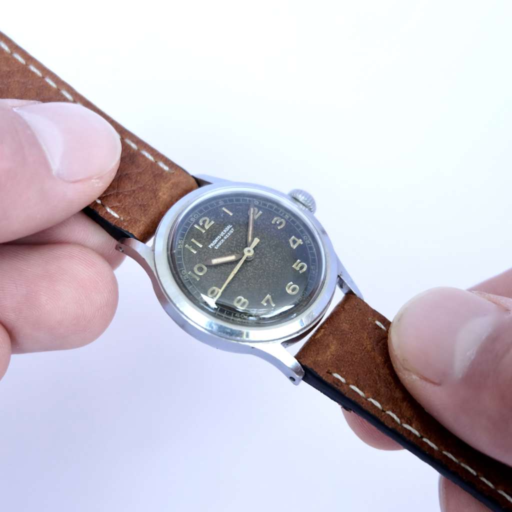 Mini montre ancienne militaire Mini montre ancienne militaire