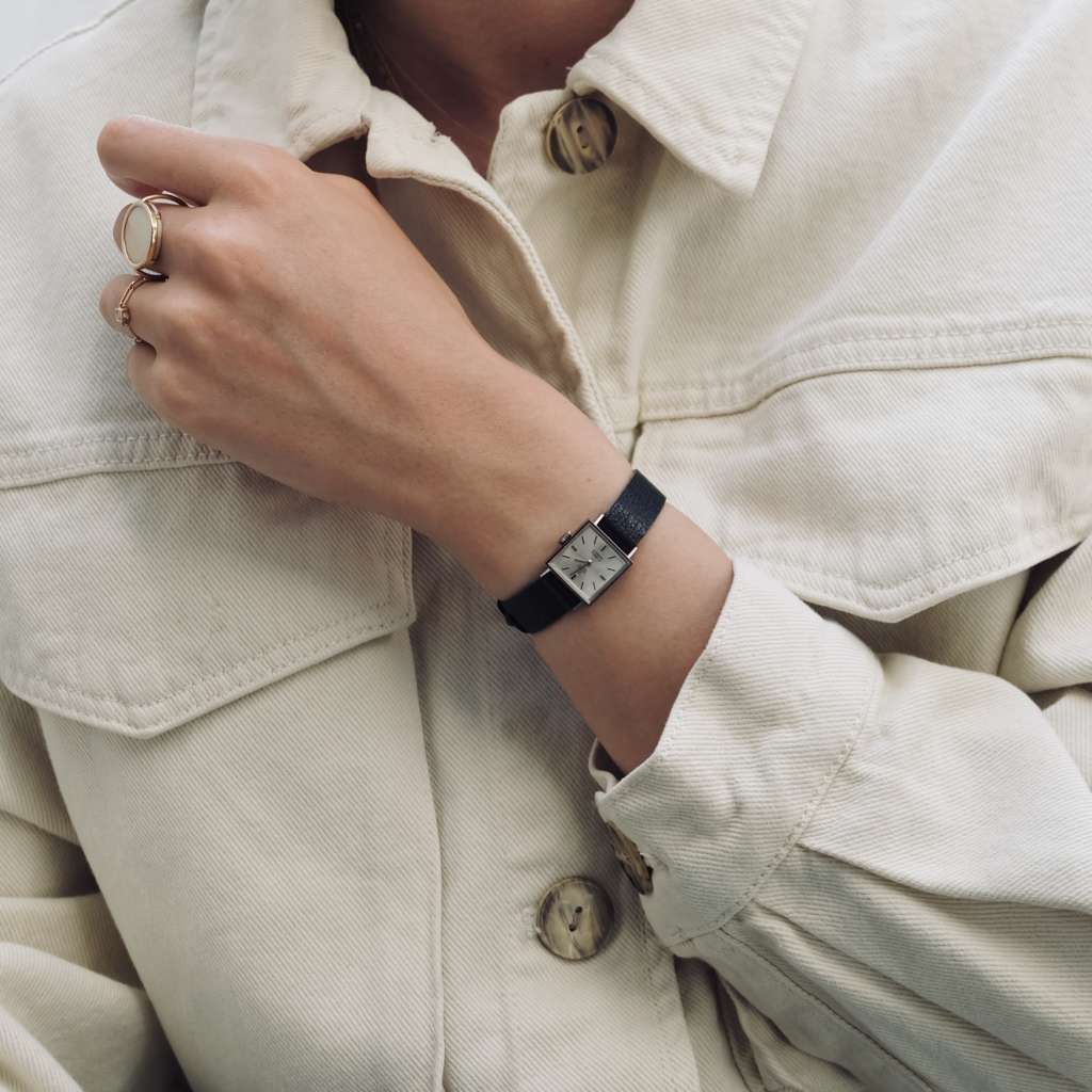 Montre ancienne femme mini carré Montre ancienne femme mini carré