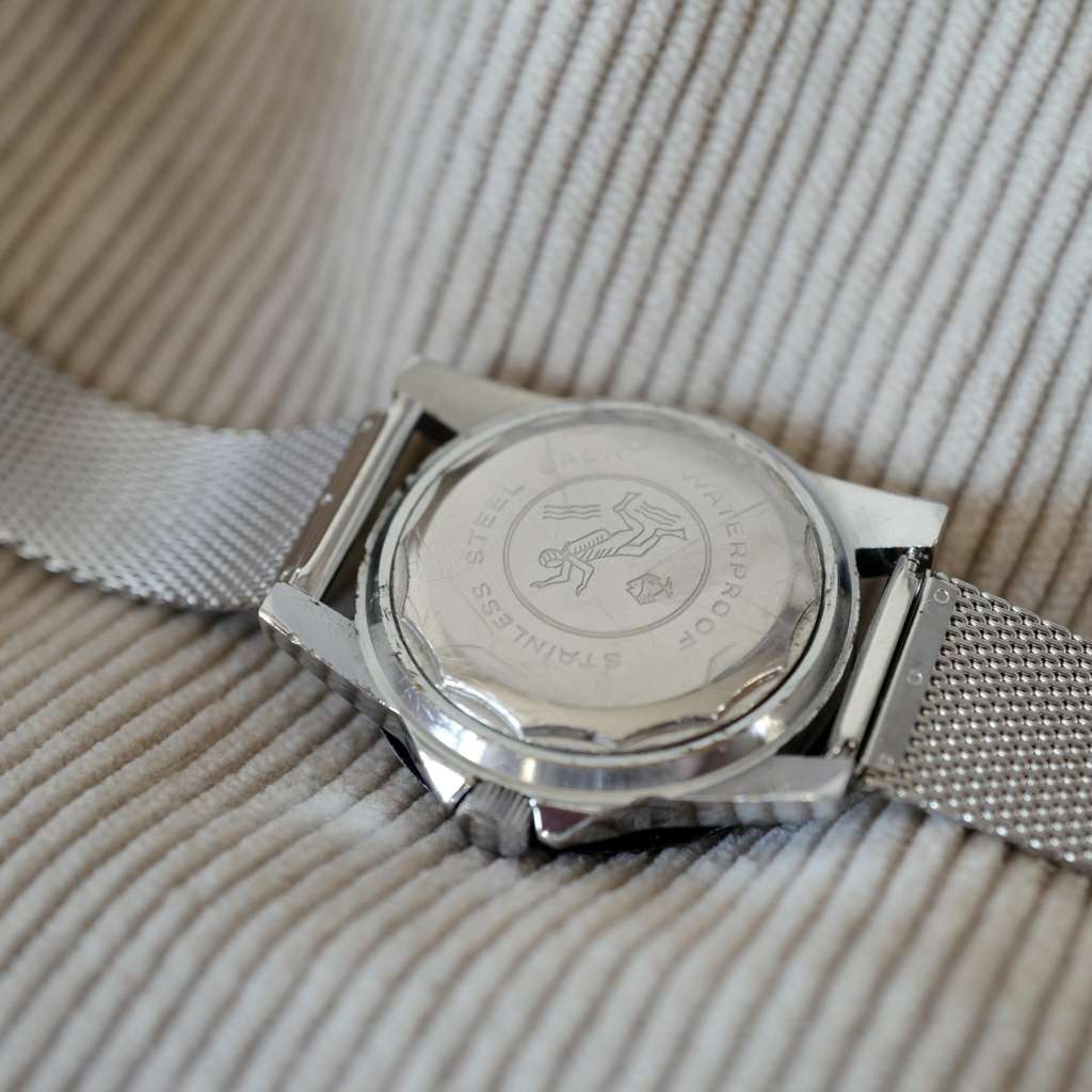 Montre cadran rouge vintage plongée française