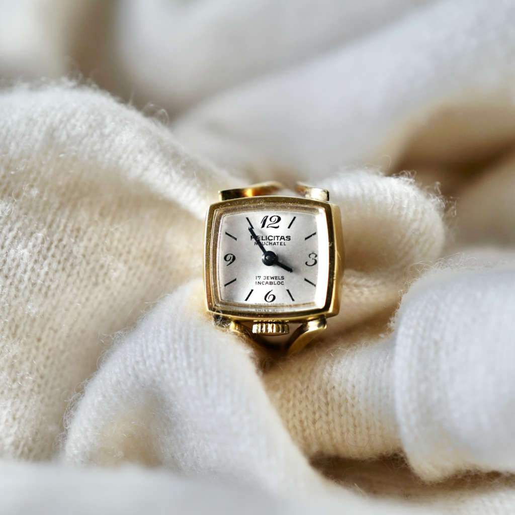 Montre vintage bague mécanique Montre vintage bague mécanique