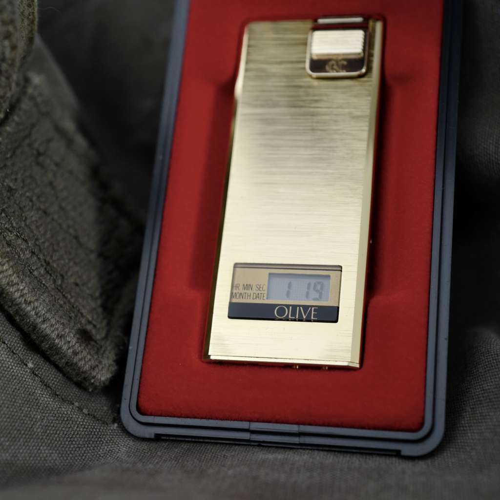 Ancien briquet olive neuf Ancien briquet olive neuf