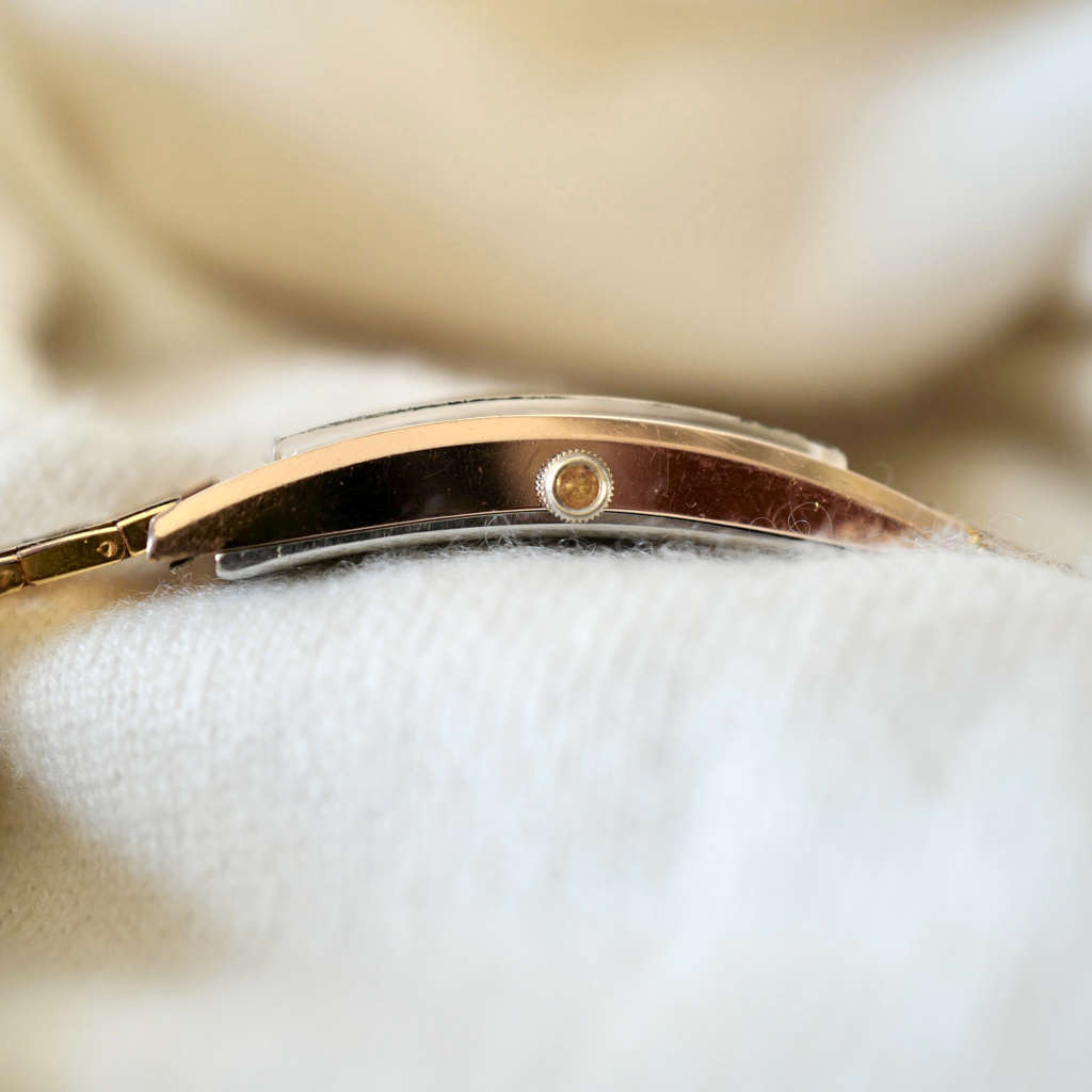 Jolie montre femme ancienne