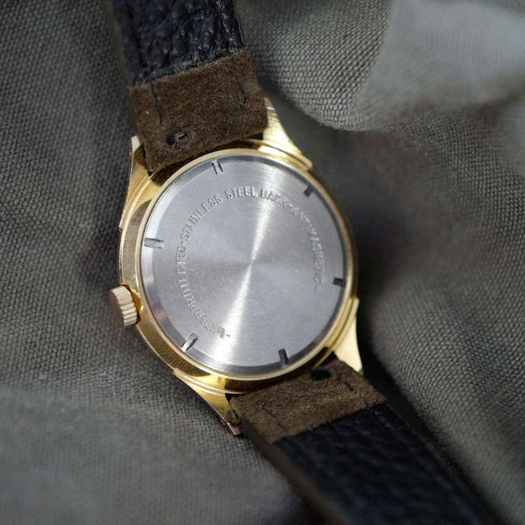 Jolie montre vintage or