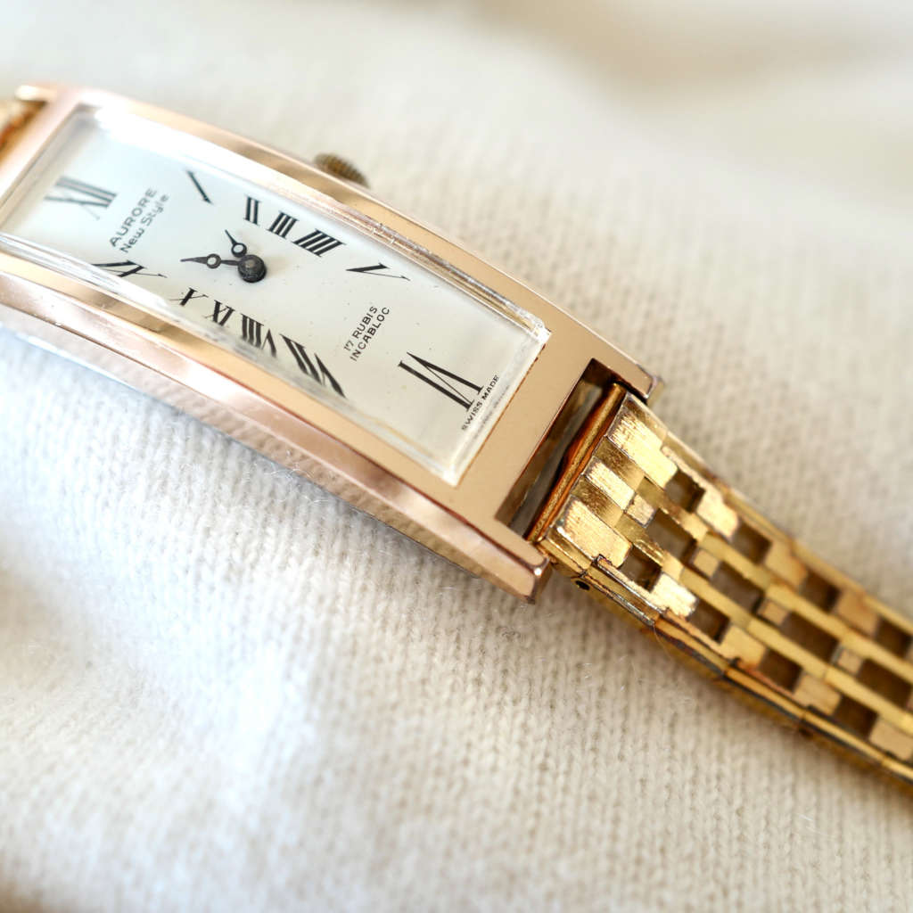 Montre dorée pour femme